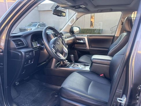 Used 2018 Toyota 4Runner SR5 Premium image 16