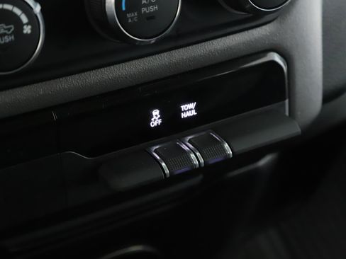 Used 2020 RAM 1500 Big Horn AWD/4WD image 17