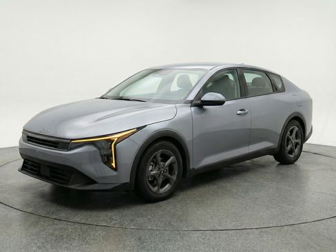 Used 2025 Kia K4 FWD image 3