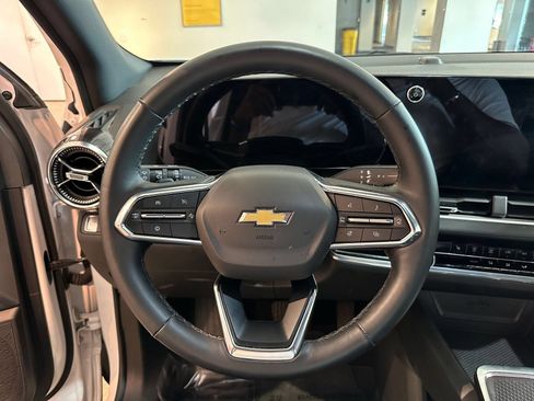 Used 2025 Chevrolet Equinox LT FWD image 28