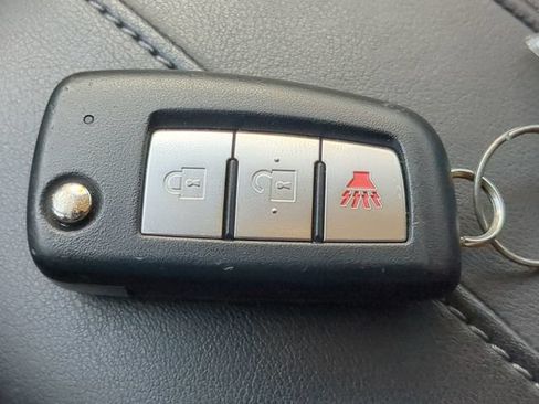 Used 2019 Nissan Rogue S w/ Special Edition Package FWD image 27