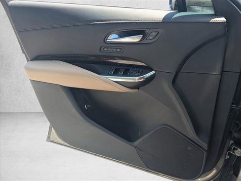 Used 2025 Cadillac XT4 Premium Luxury image 9