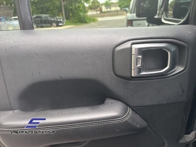 Used 2018 Jeep Wrangler Unlimited Sahara AWD/4WD image 23