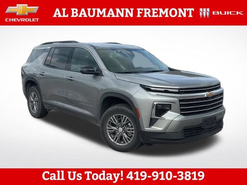 Used 2026 Chevrolet Traverse LT w/ Driver Confidence Package AWD/4WD image 1