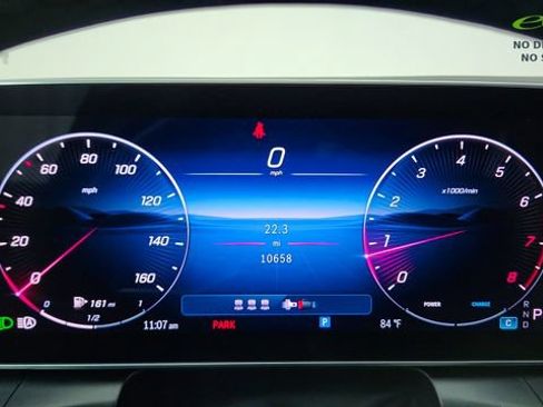 Used 2025 Mercedes-Benz GLC 300 4MATIC image 42