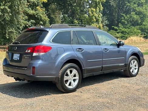 Used 2014 Subaru Outback 3.6R Limited w/ Moonroof Package AWD/4WD image 9