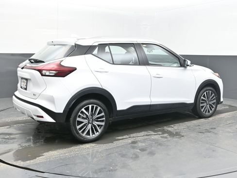 Used 2021 Nissan Kicks SV image 7