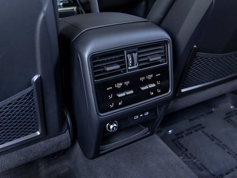 Certified 2026 Porsche Cayenne Coupe AWD/4WD image 44