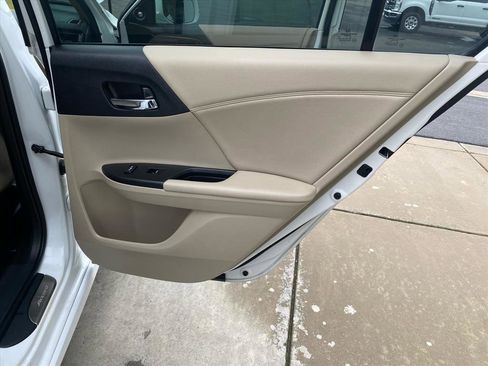 Used 2016 Honda Accord Touring image 41