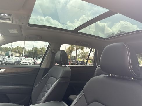 Used 2024 Volkswagen Atlas SE FWD image 14