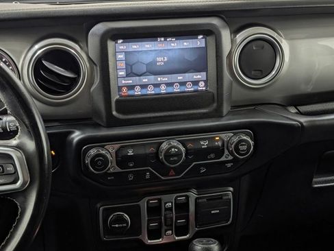 Used 2019 Jeep Wrangler Unlimited Sahara AWD/4WD image 5