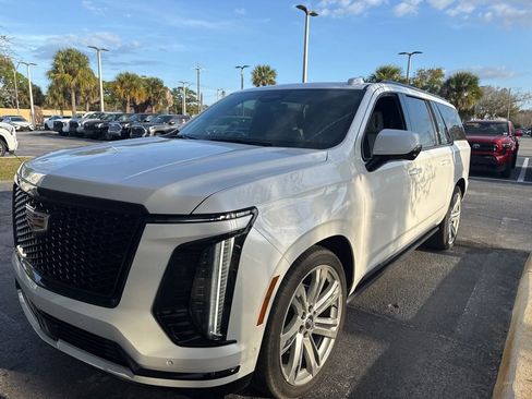 Used 2025 Cadillac Escalade ESV Sport Platinum image 11