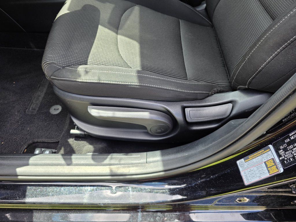 Used 2021 Kia Forte LXS FWD image 17