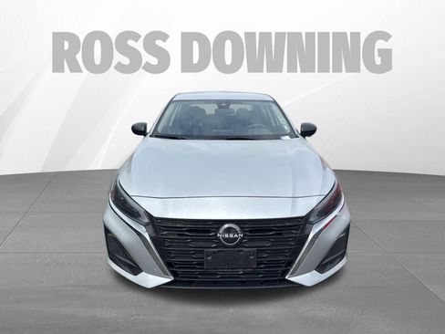 Used 2024 Nissan Altima 2.5 SV image 2