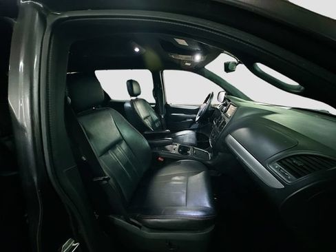 Used 2016 Dodge Grand Caravan R/T w/ Driver Convenience Group FWD image 30