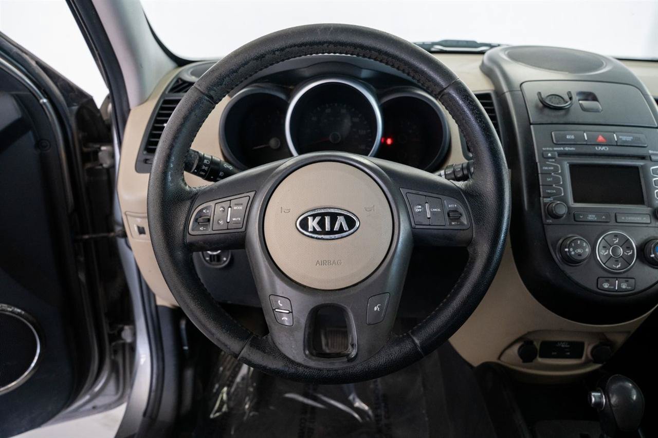 Used 2012 Kia Soul ! FWD image 10