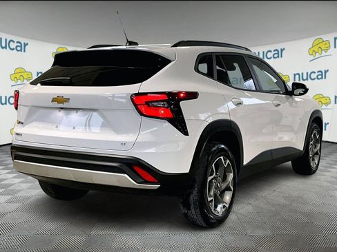 Used 2025 Chevrolet Trax LT w/ LT Convenience Package image 6