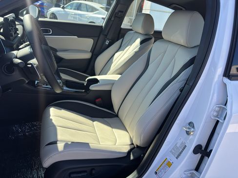 New 2025 Acura Integra A-Spec image 9