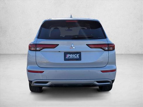 Used 2024 Mitsubishi Outlander SE image 6