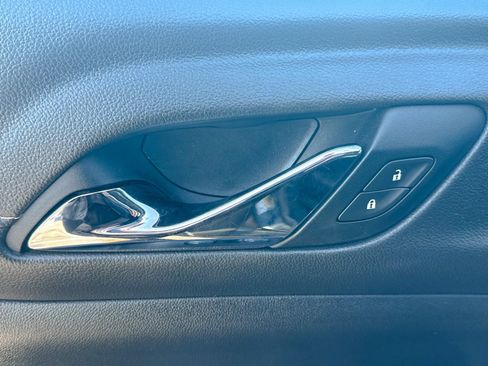 Used 2021 GMC Acadia SLT w/ Elevation Edition image 18