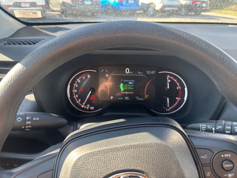 Used 2025 Toyota RAV4 XLE image 39