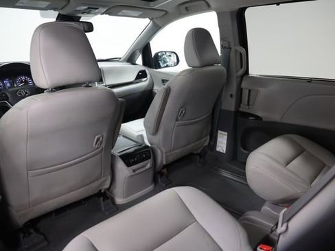 Used 2020 Toyota Sienna XLE w/ XLE Navigation Package FWD image 29