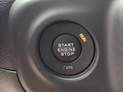 Used 2018 Jeep Wrangler Sport AWD/4WD image 22