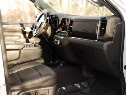 Used 2025 GMC Sierra 1500 SLT image 30