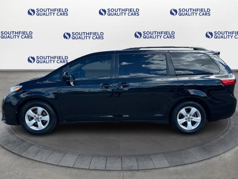 Used 2020 Toyota Sienna LE image 3