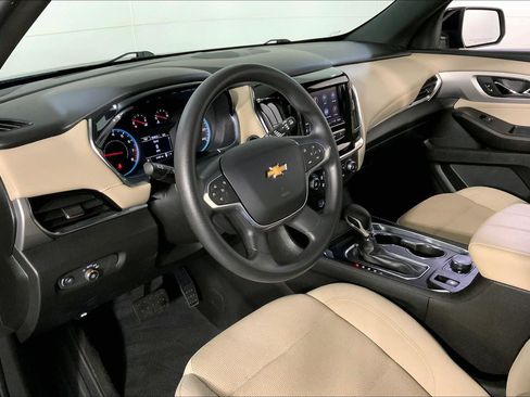 Used 2022 Chevrolet Traverse LS FWD image 15