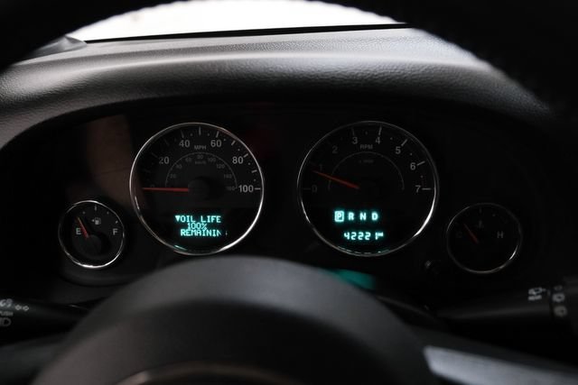 Used 2018 Jeep Wrangler Sahara w/ Connectivity Group AWD/4WD image 17
