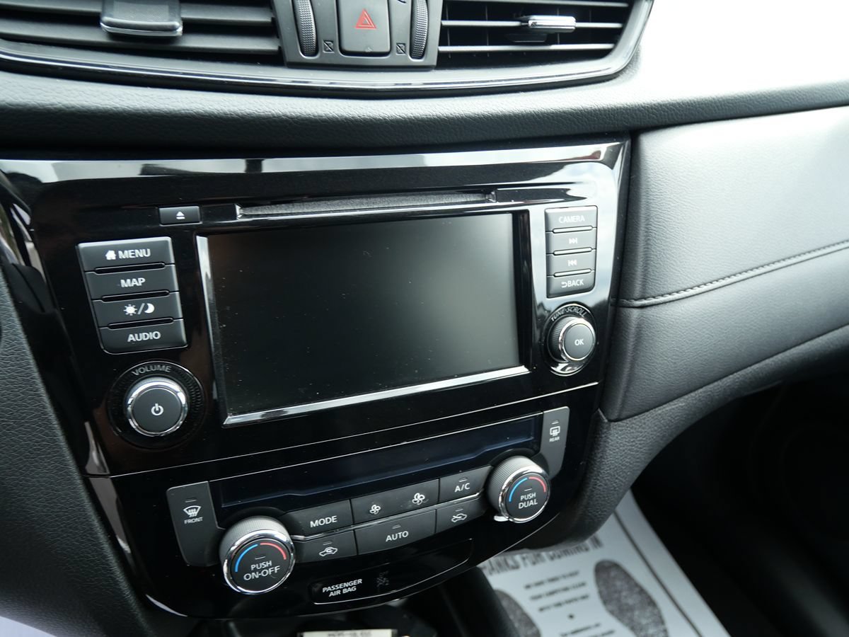 Used 2018 Nissan Rogue SV w/ Premium Package AWD/4WD image 13