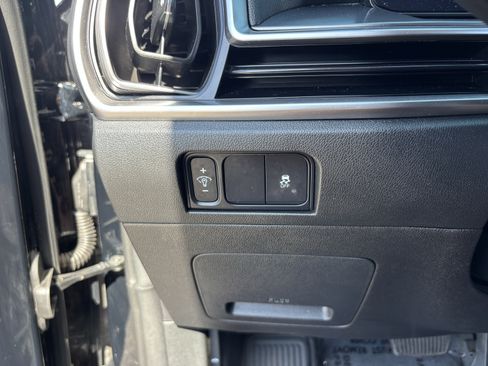 Certified 2024 Kia Sorento S FWD image 29