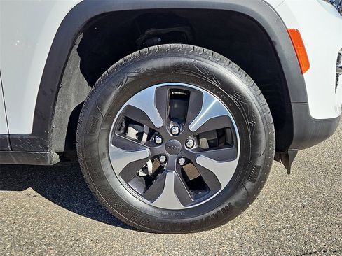 Used 2022 Jeep Grand Cherokee Limited 4xe image 10