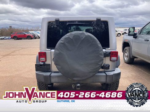 Used 2016 Jeep Wrangler Unlimited Rubicon w/ Connectivity Group image 6