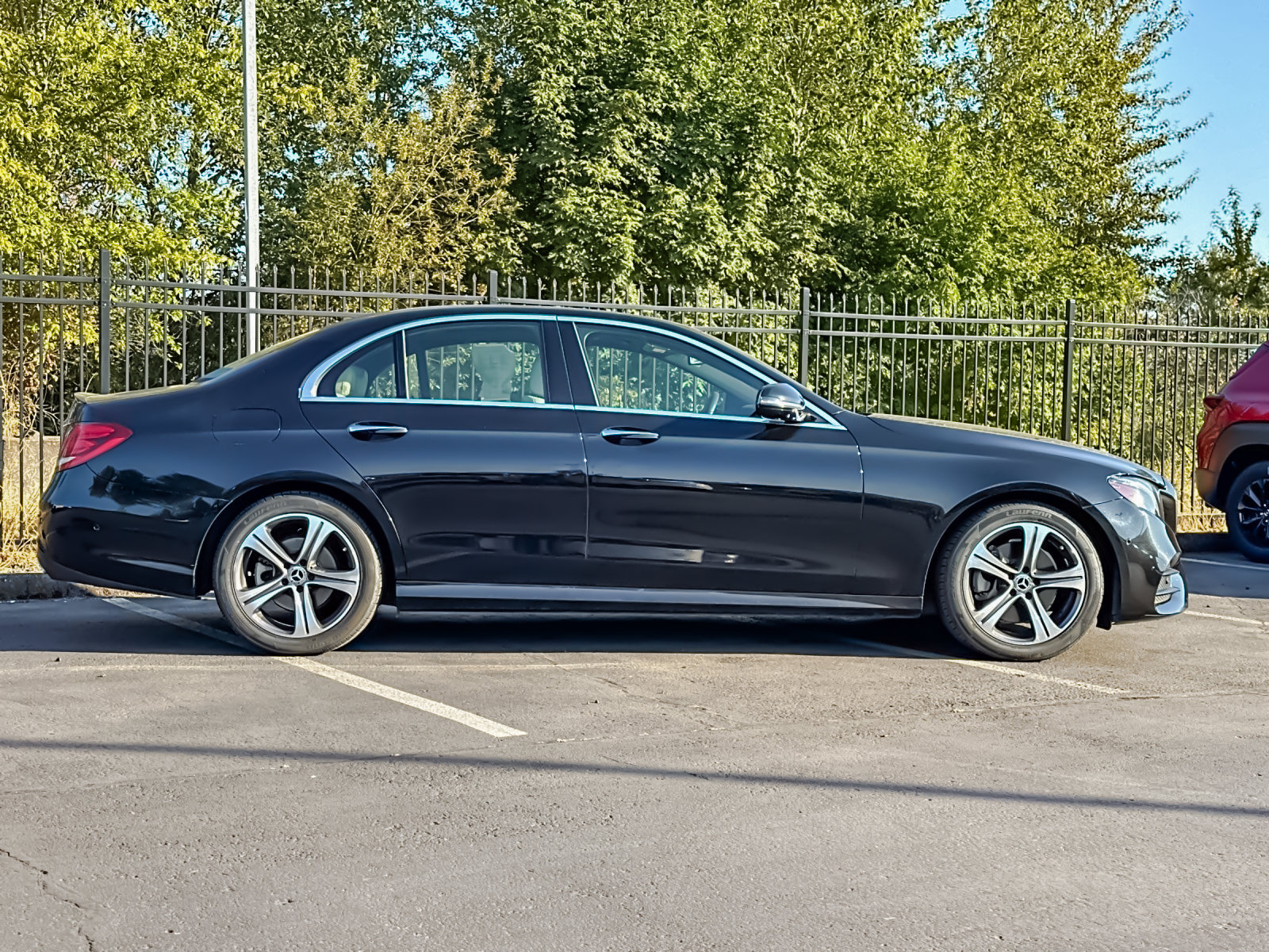 Used 2019 Mercedes-Benz E 300 image 3