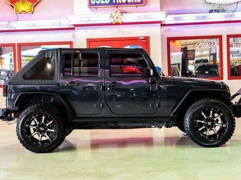 Used 2017 Jeep Wrangler Unlimited Sport AWD/4WD image 9