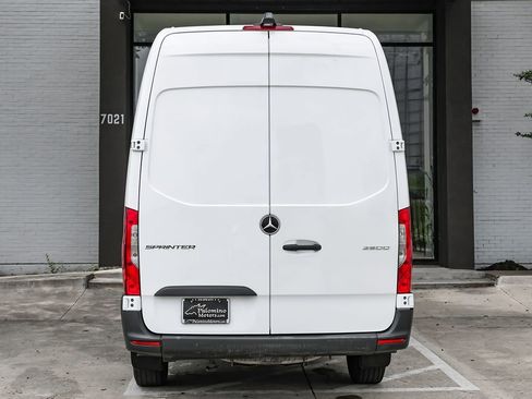 Used 2025 Mercedes-Benz Sprinter 2500 image 10