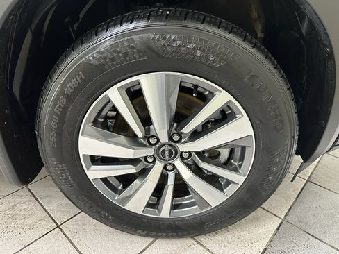 Used 2025 Nissan Pathfinder SL AWD/4WD image 13