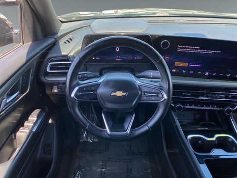 Used 2025 Chevrolet Traverse LT FWD image 12