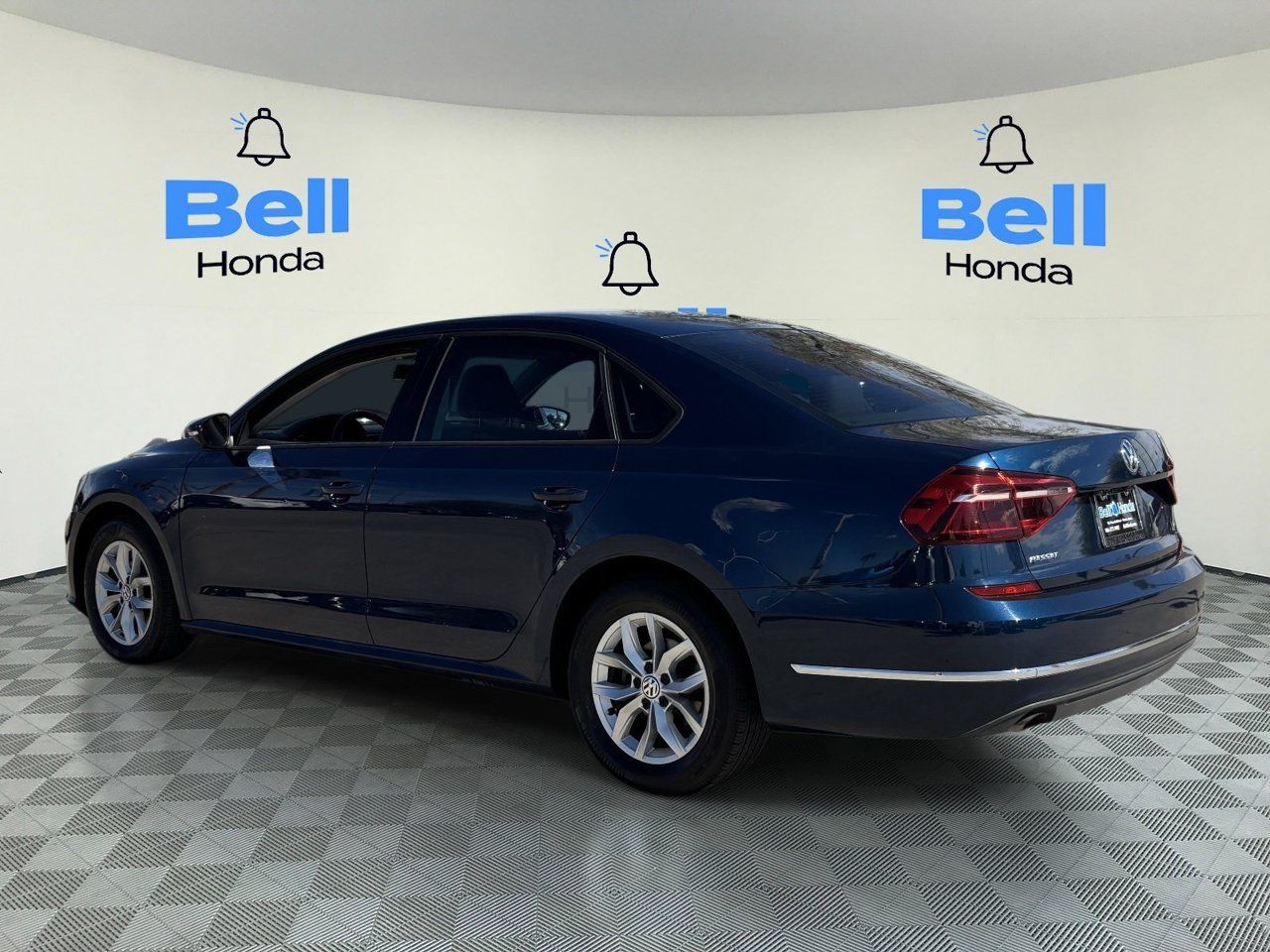 Used 2018 Volkswagen Passat 2.0T S w/ Driver Assistance Package FWD image 3