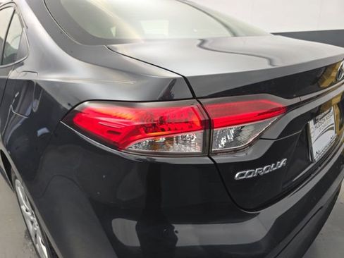 Used 2022 Toyota Corolla LE image 18