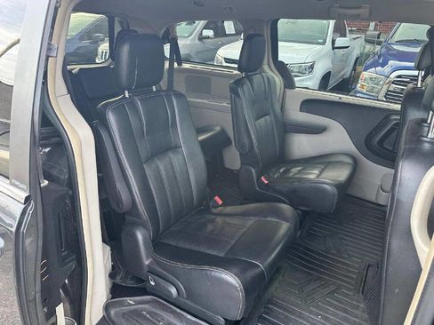 Used 2015 Chrysler Town & Country Touring-L w/ Driver Convenience Group image 20