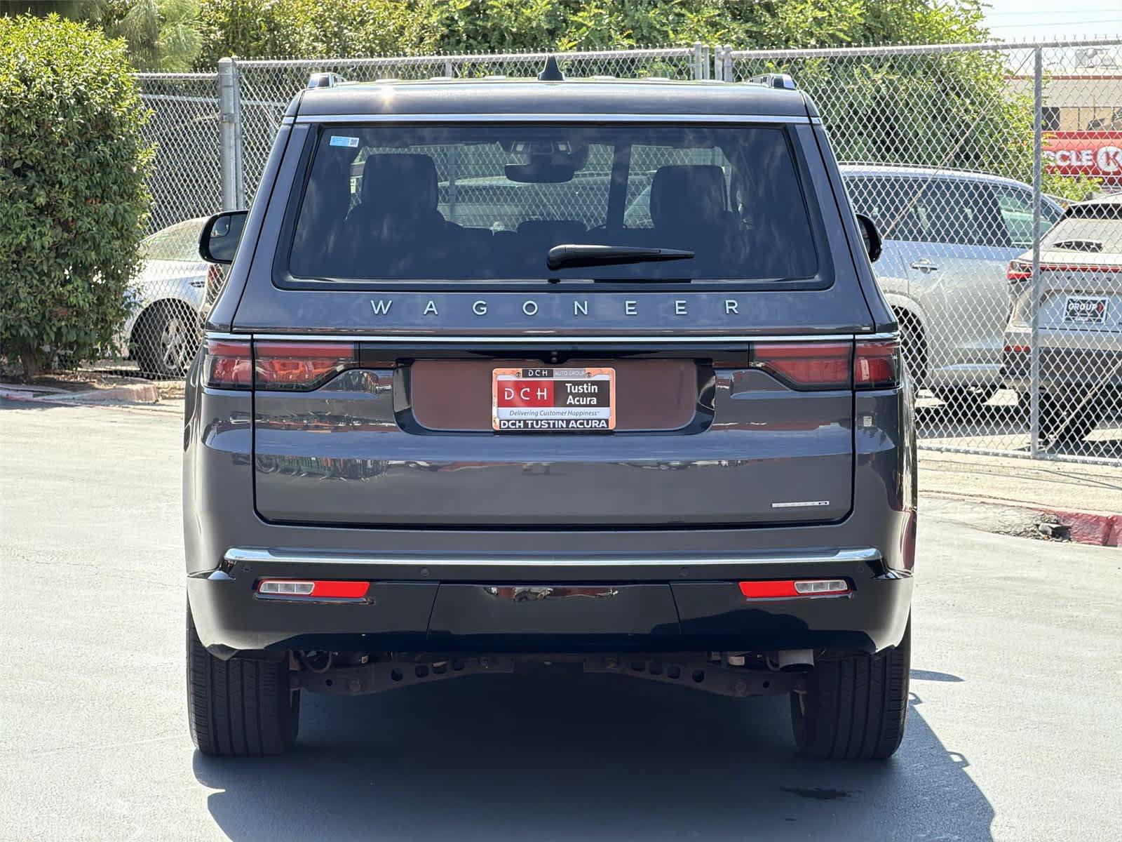 Used 2024 Jeep Wagoneer Series III AWD/4WD image 6