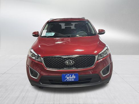 Used 2016 Kia Sorento FWD image 2