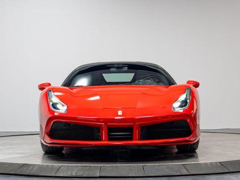 Used 2018 Ferrari 488 GTB RWD image 40