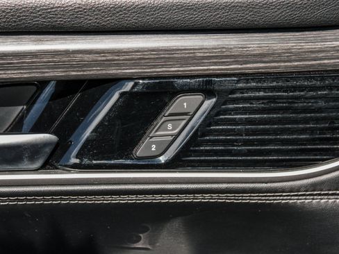 Used 2023 Jeep Wagoneer L Series II RWD image 10