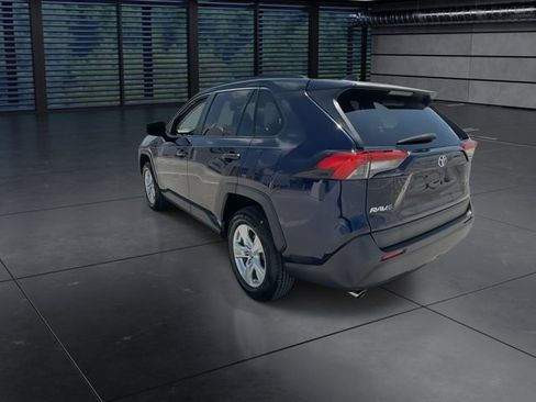 Used 2019 Toyota RAV4 XLE FWD image 6