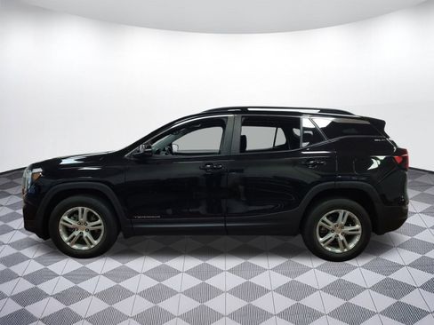 Used 2022 GMC Terrain SLE w/ Driver Convenience Package image 2