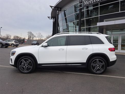 Used 2026 Mercedes-Benz GLB 250 4MATIC image 2